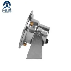 নীচে পুল প্রতিফলিত আলো